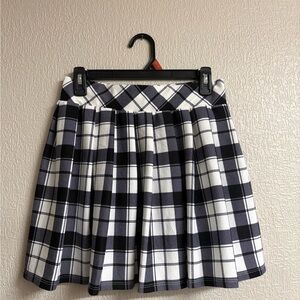 Chic Plaid Mini Skirt in Black and White